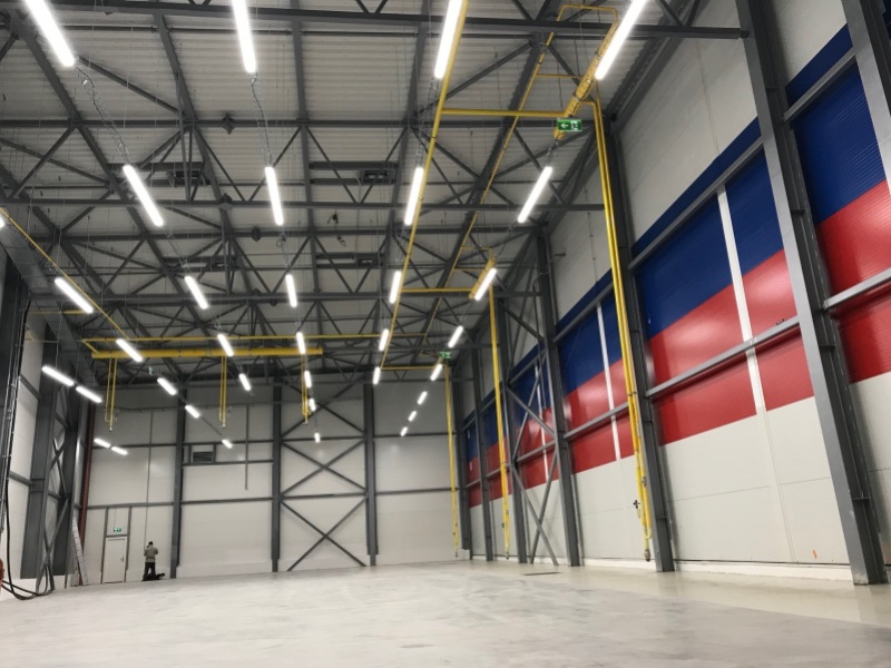 LED osvetlenie priemyselnej haly